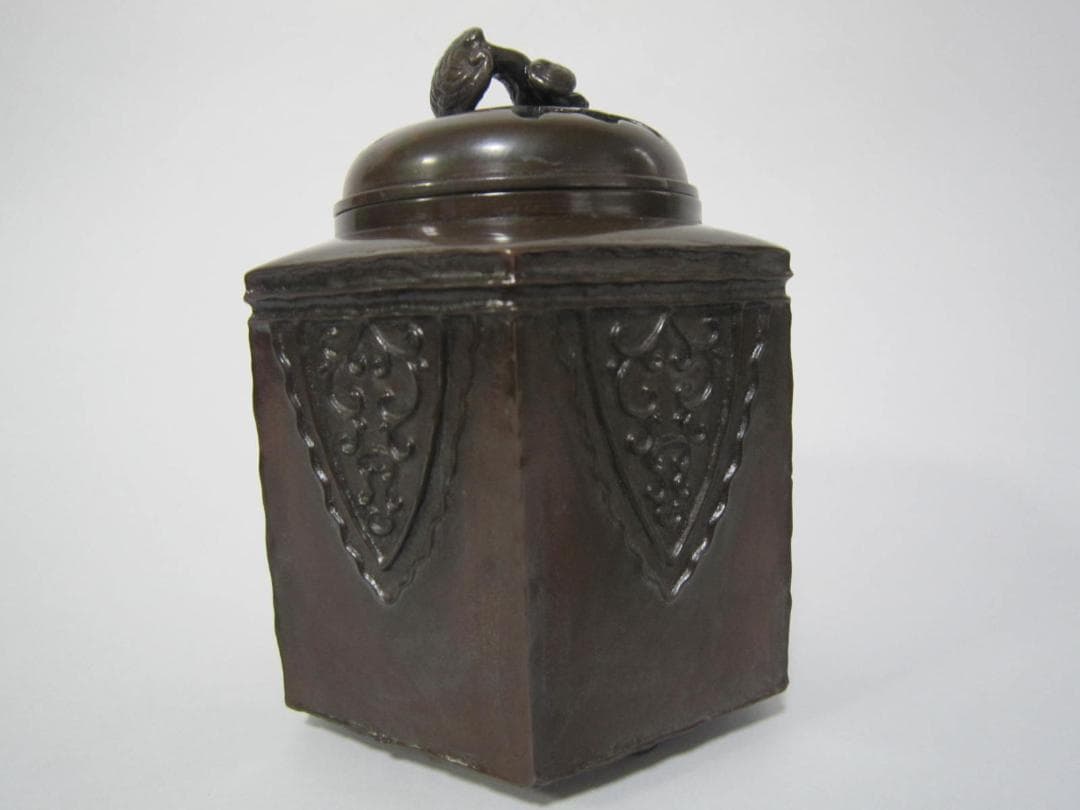 鋳銅香炉／六角三足香炉／霊芝摘　蝙蝠透彫／清富造　未使用