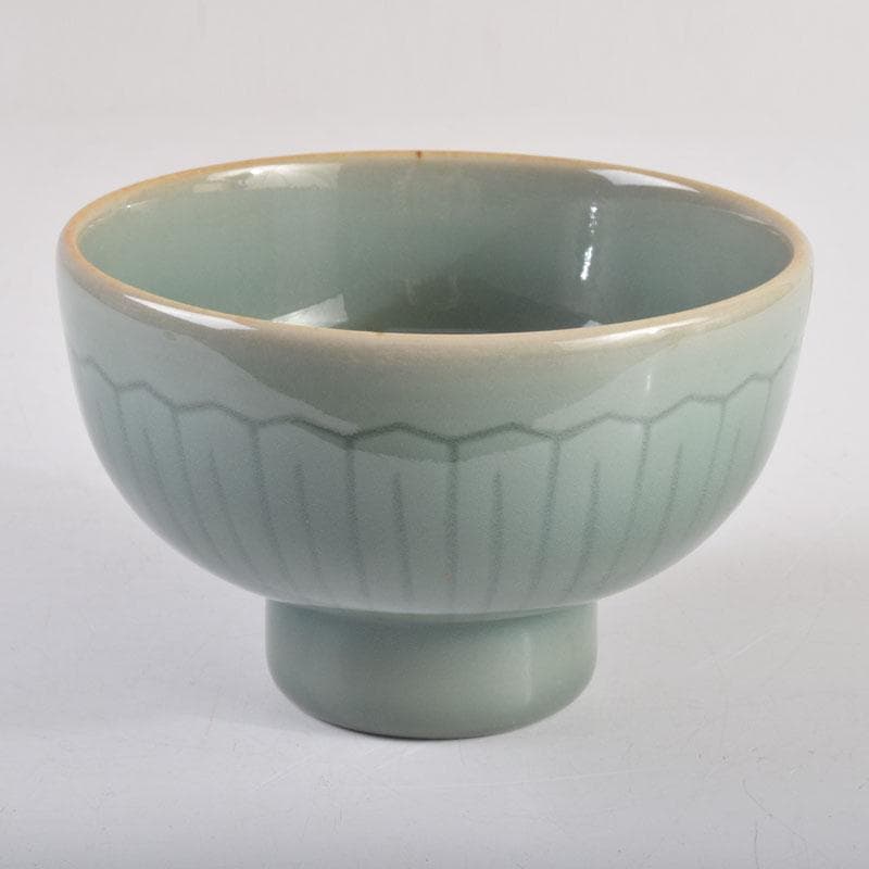 中国　龍泉窯　青磁人形手　刻寿字蓮弁文碗　V　8827