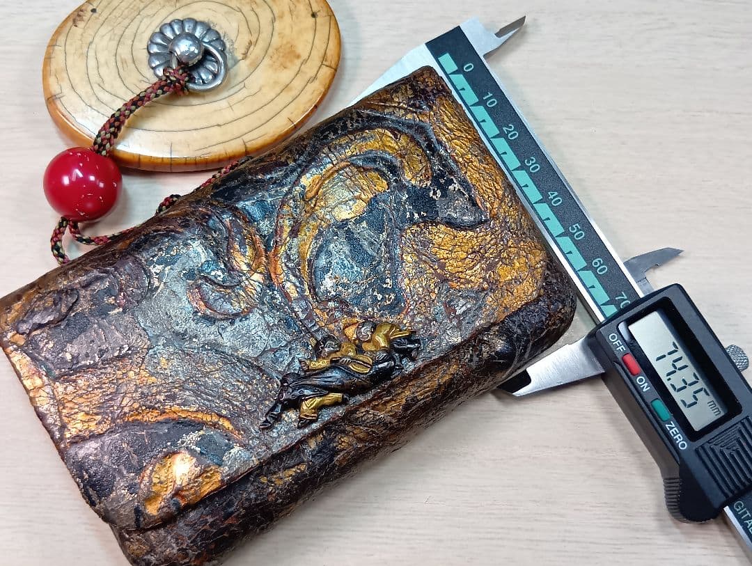 煙草入／金唐革／美品金工饅頭根付