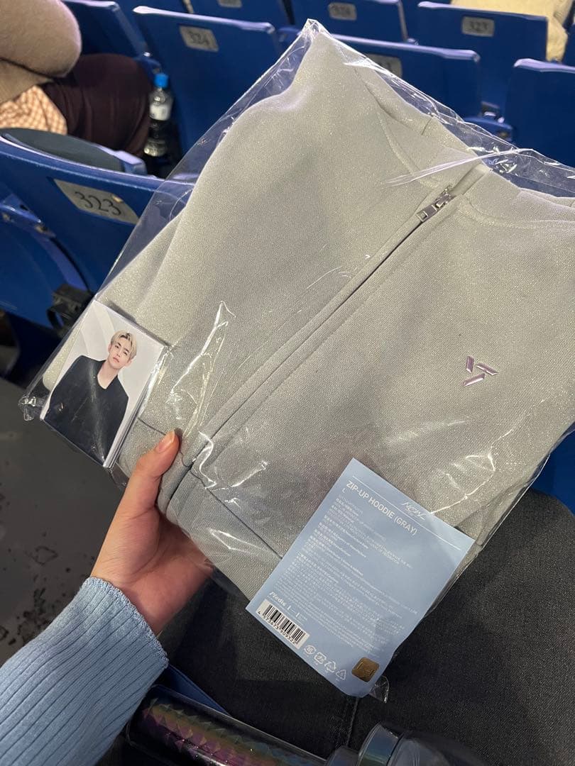 seventeen new_ ジップアップフーディ グレー Lサイズ　トレカ