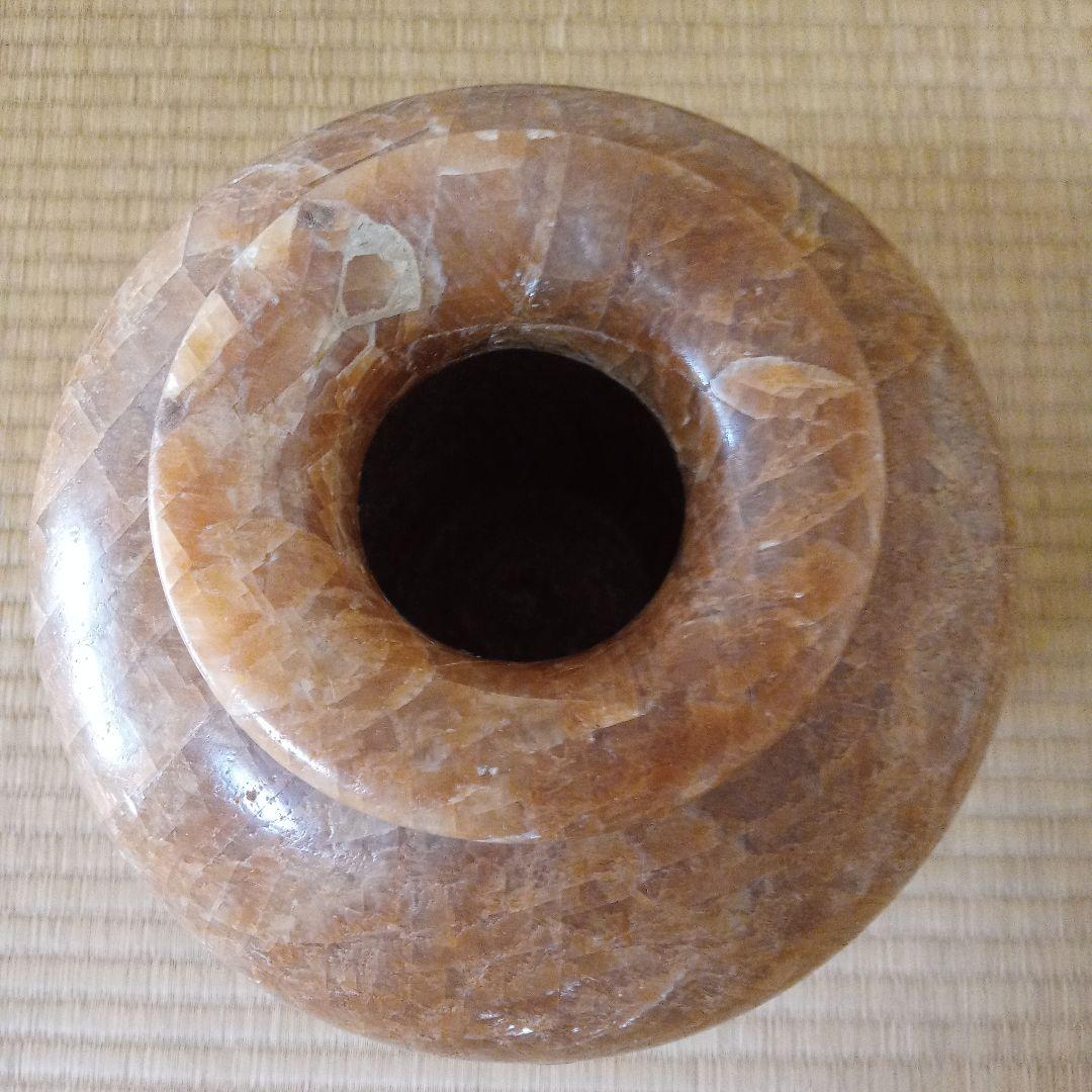 大理石壺、台座付き