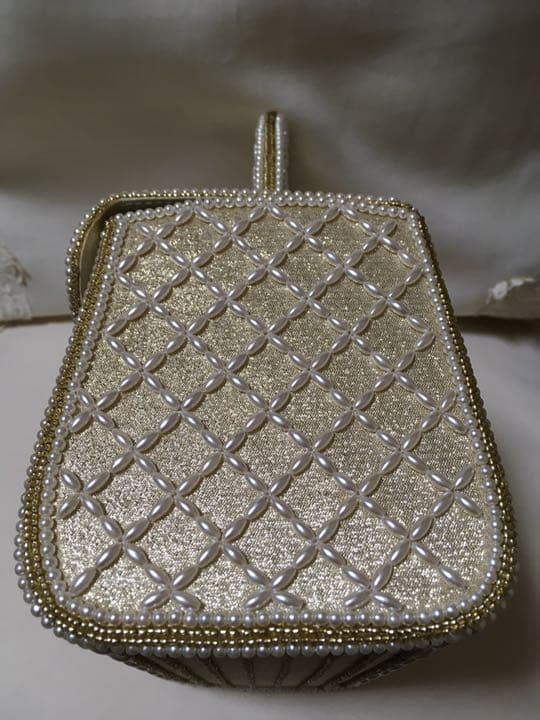 ななこ　他の方はご遠慮下さい　パールビーズとゴールドのパーティバッグ