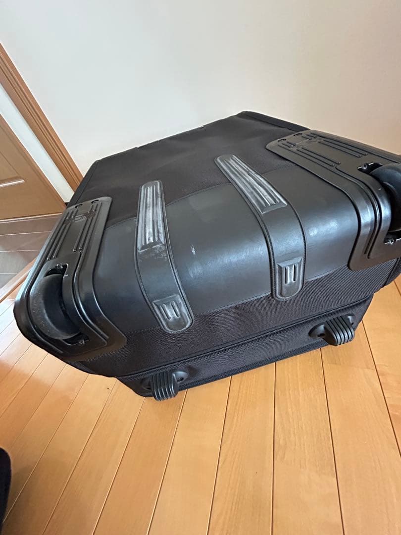 トゥミ　キャリーケース　容量可変式