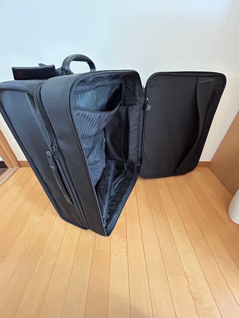 トゥミ　キャリーケース　容量可変式