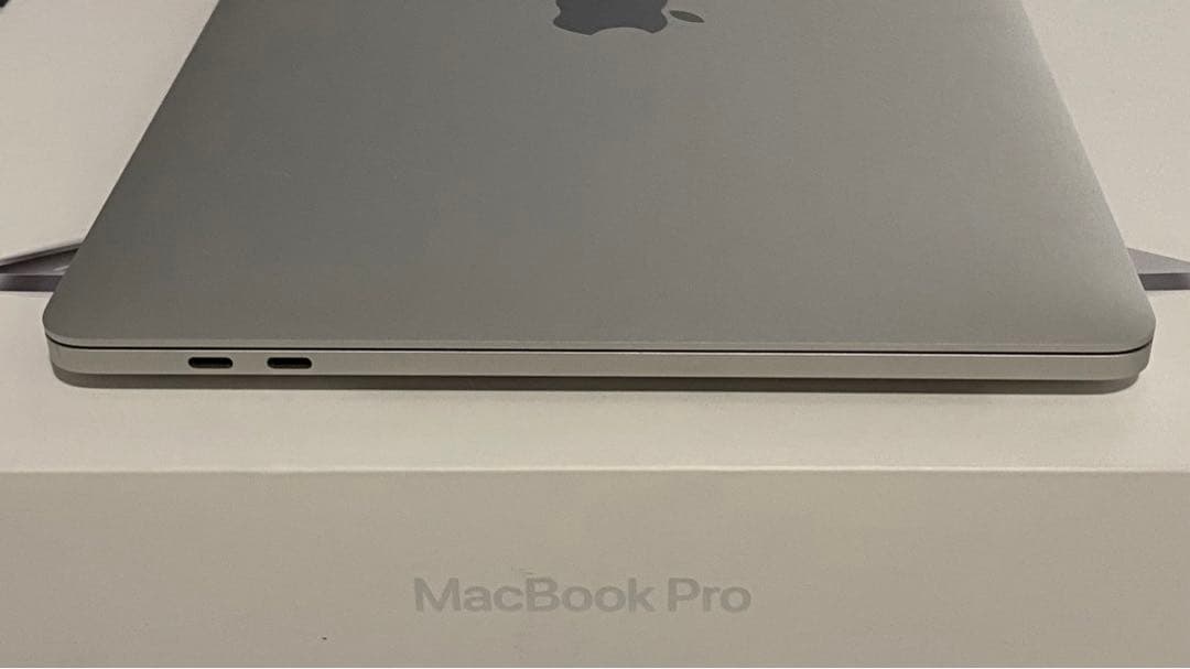 MacBook本体 MacBook Pro 13 with Touch Bari5 16GB 1TB