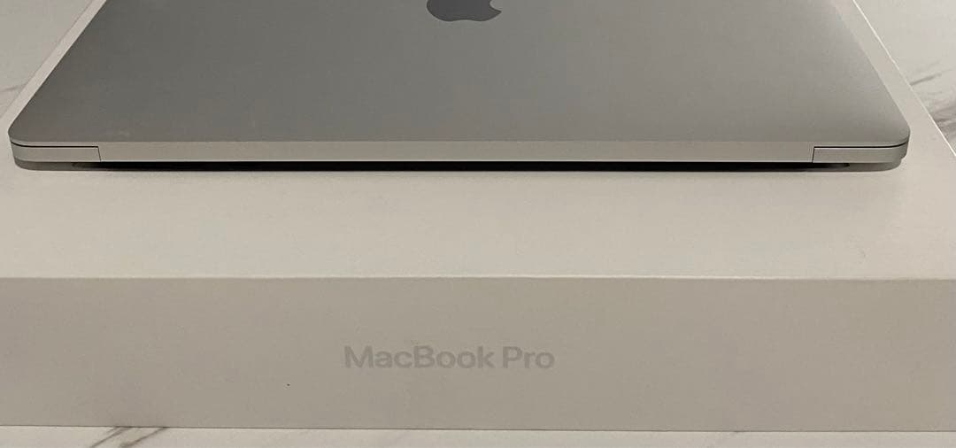 MacBook本体 MacBook Pro 13 with Touch Bari5 16GB 1TB
