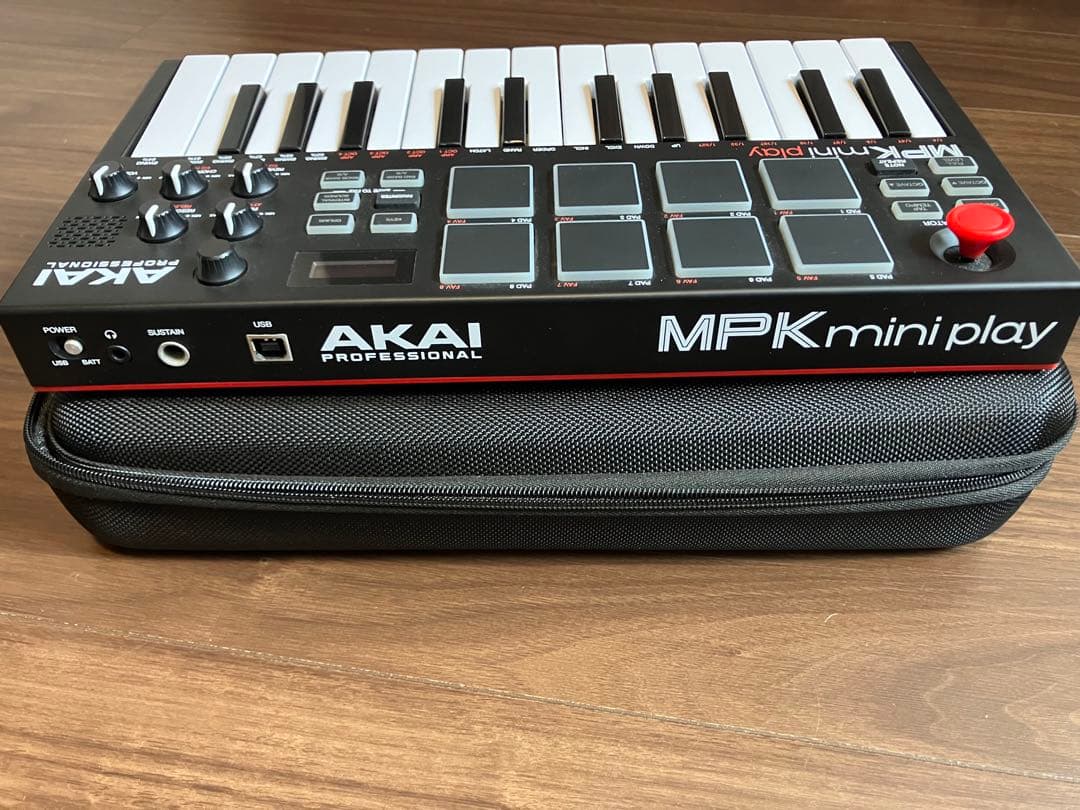 AKAI MPK Mini Play 本体と専用保護ケースのセット