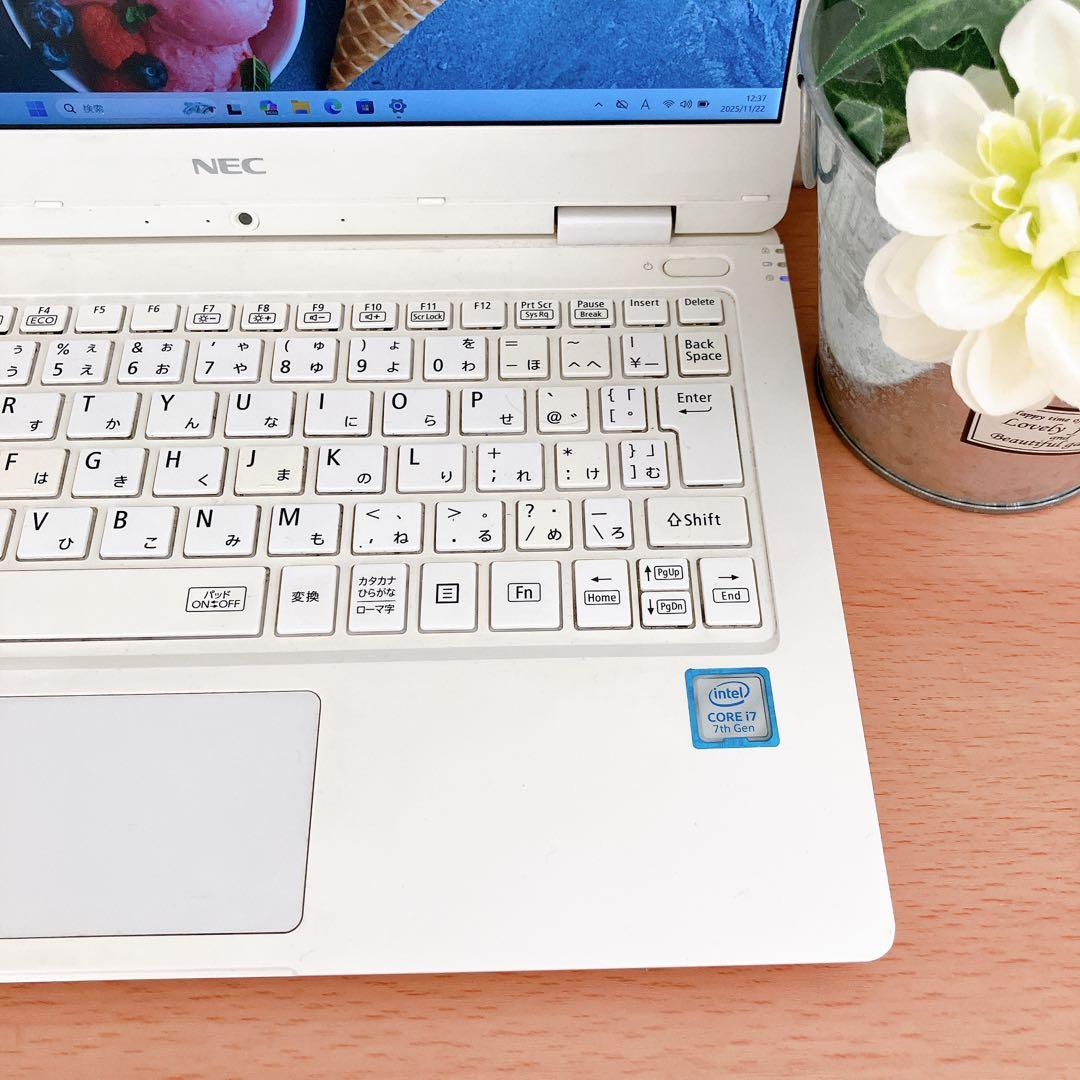 小型軽量・爆速SSD・初心者OK！Windows11白ノートパソコン☆