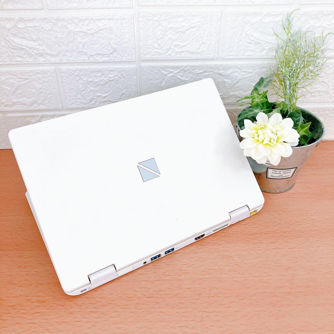 小型軽量・爆速SSD・初心者OK！Windows11白ノートパソコン☆