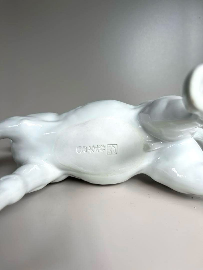 11月27日迄の掲載： ☆ 鍋島大吾作　白磁 駿馬　陶器彫刻