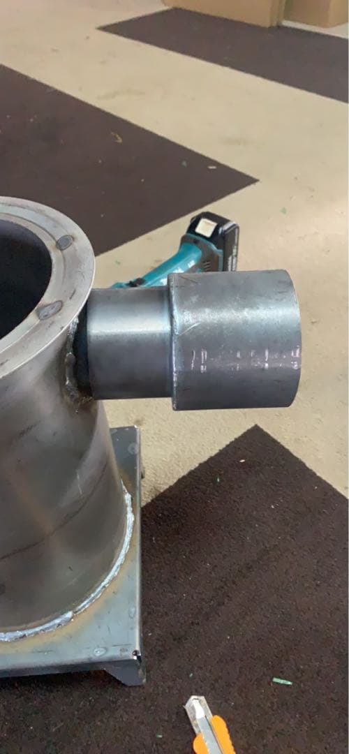 廃油ストーブ 煙突アダプタ付き80mm、100mm煙突使えます。