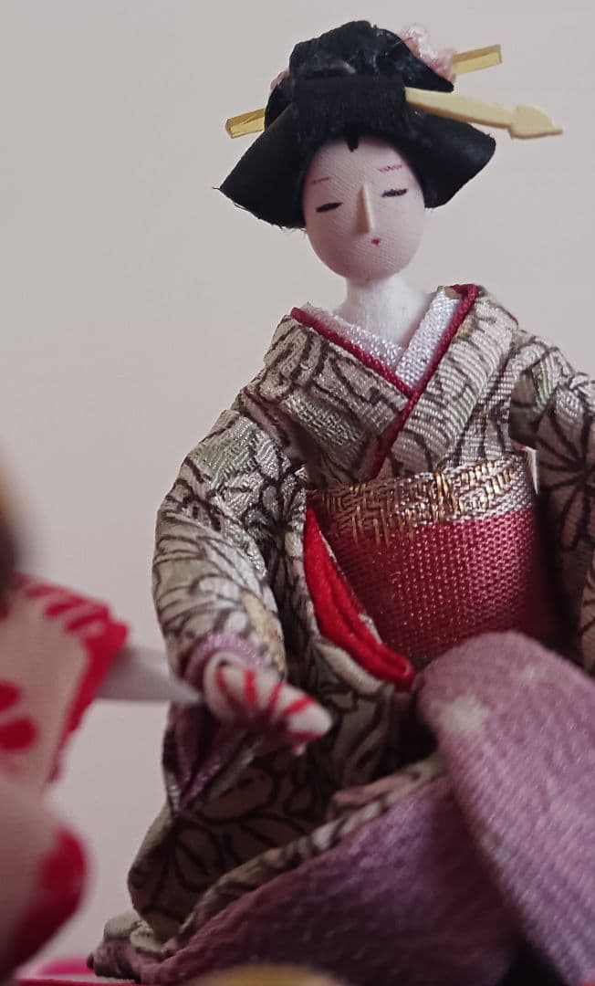 芦屋 ちぐさ人形「お手玉遊び」