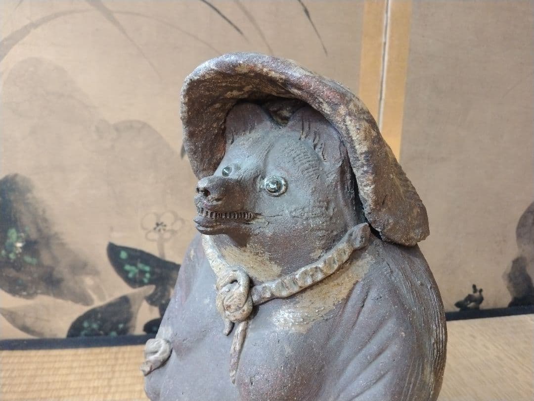 ウッシッシとほくそ笑む図太いタヌキ　骨董　古美術　狸人形　置物　縁起物　開運