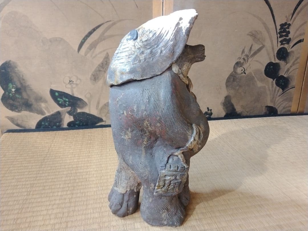 ウッシッシとほくそ笑む図太いタヌキ　骨董　古美術　狸人形　置物　縁起物　開運