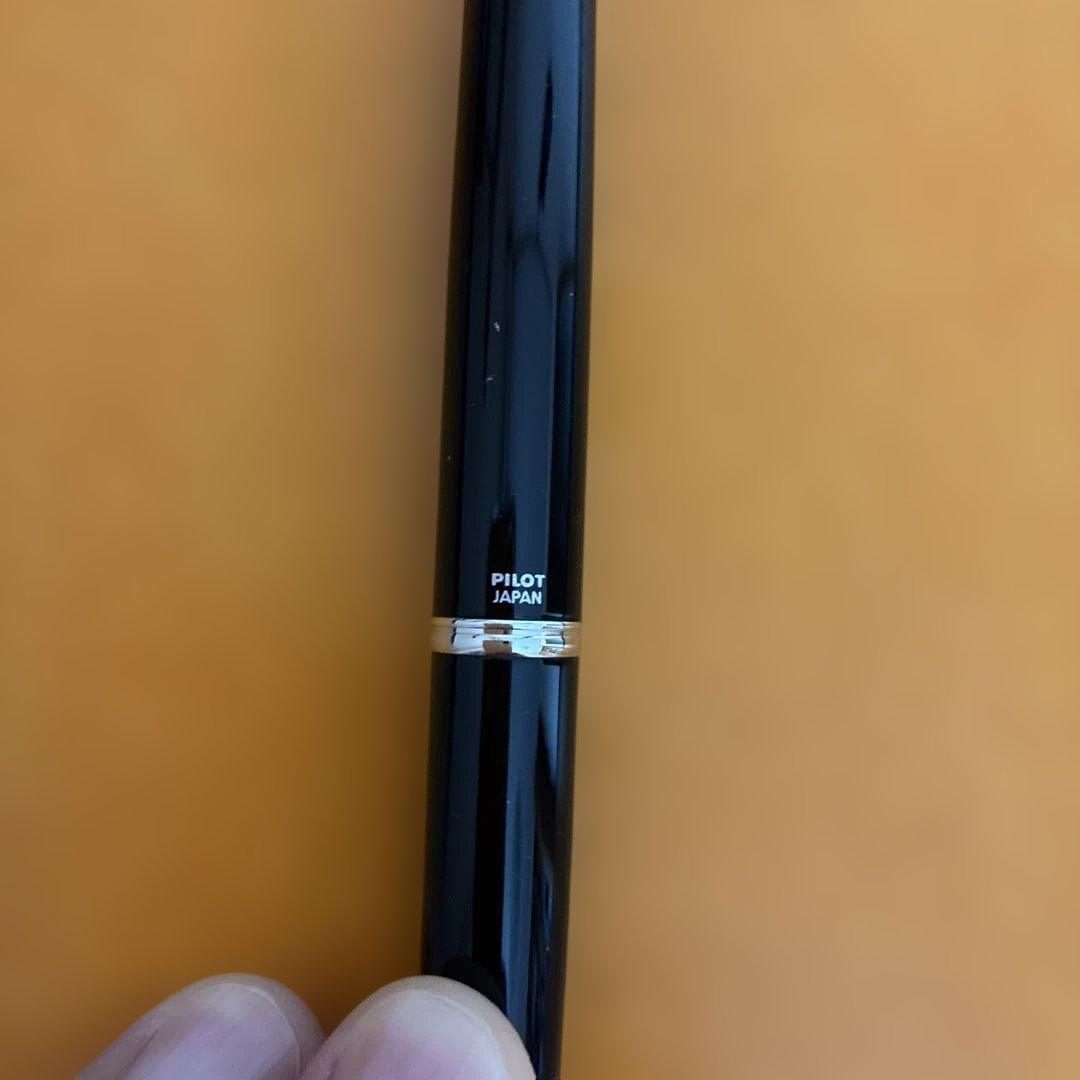 PILOT キャップレス　ボールペン黒いエレガントなボールペン本体