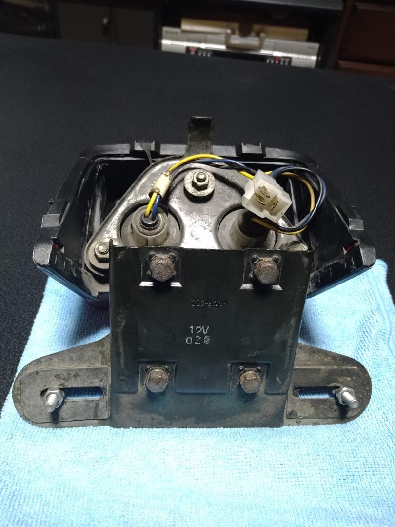 バイク用赤テールランプ ボルト固定