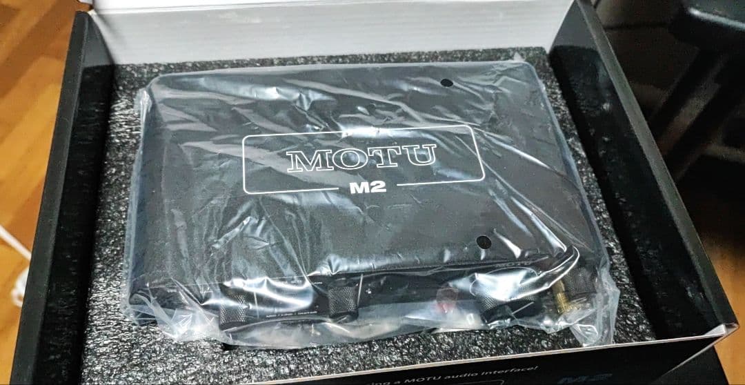 MOTU M2 インターフェース【液晶破損有り】