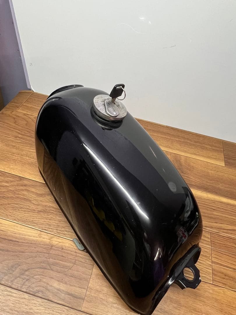 【送料込み】外品⭐︎エイプ50 ガソリンタンク⭐︎カギ付き