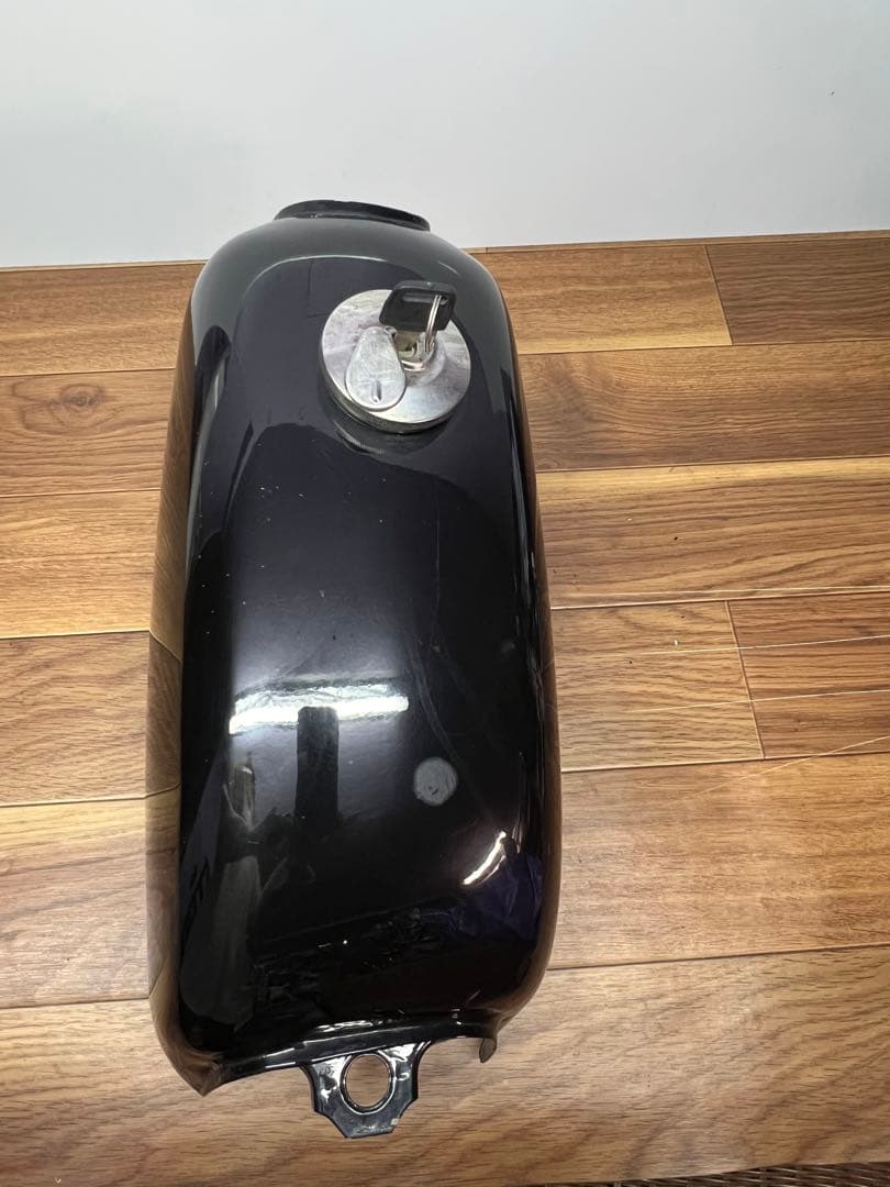 【送料込み】外品⭐︎エイプ50 ガソリンタンク⭐︎カギ付き