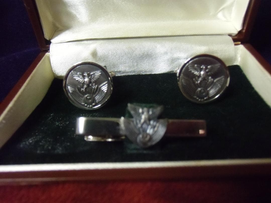 ●日本の記章＊自衛隊＊航空幕僚長＊純銀製カフス＆タイピン＋木盃（実物）