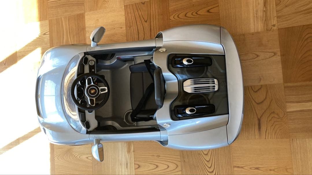 電話　ミニカー　トイザラス　アヴィーゴ　6v ポルシェ918 電動自動車