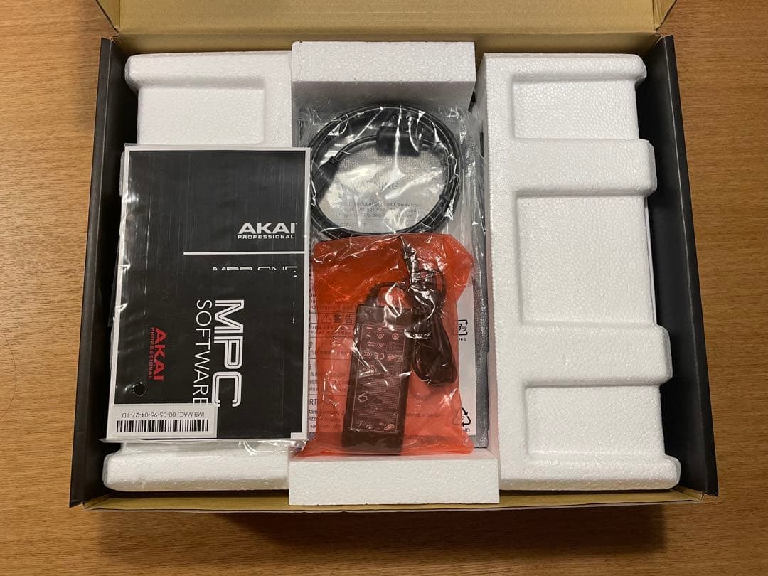 【ほぼ未使用品】AKAI MPC One