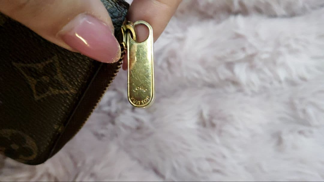 VUITTON 小銭入れ