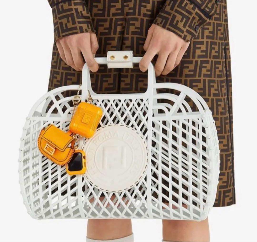 FENDI AirPodsケース　ストラップ
