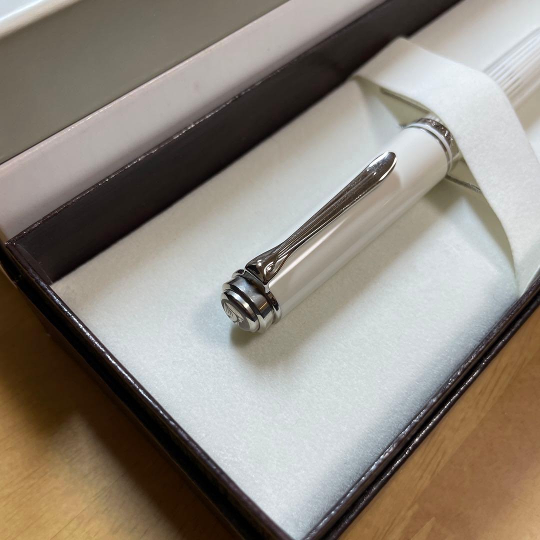 【新品】ペリカン万年筆 限定ホワイトストライプ スーべレーンM605 M(中字)