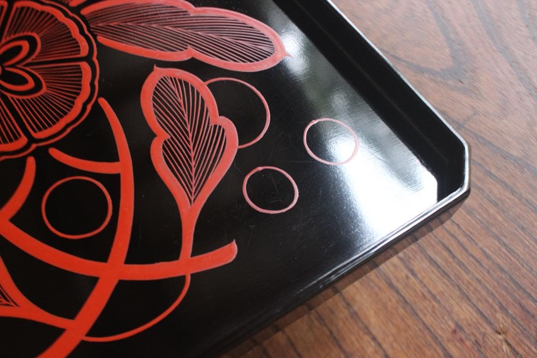 時代逸品！端正な黒漆に優美な木芙蓉文の映える隅切四方折敷（検京塗吉野塗お盆お膳