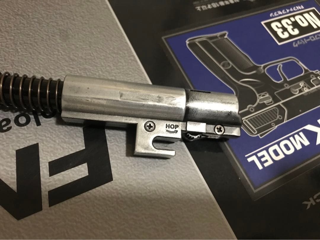 東京マルイ　ガスガンのFN5ー7ファイブセブン　スペマグ3本