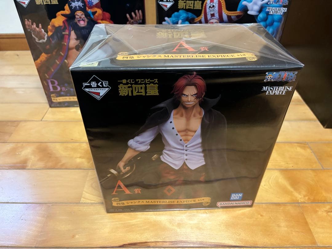 ワンピース一番くじ　新四皇フィギュアセット絶対的正義セット