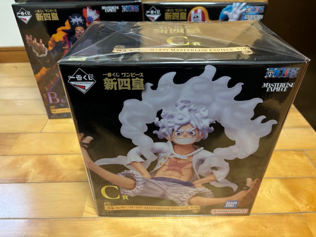 ワンピース一番くじ　新四皇フィギュアセット絶対的正義セット