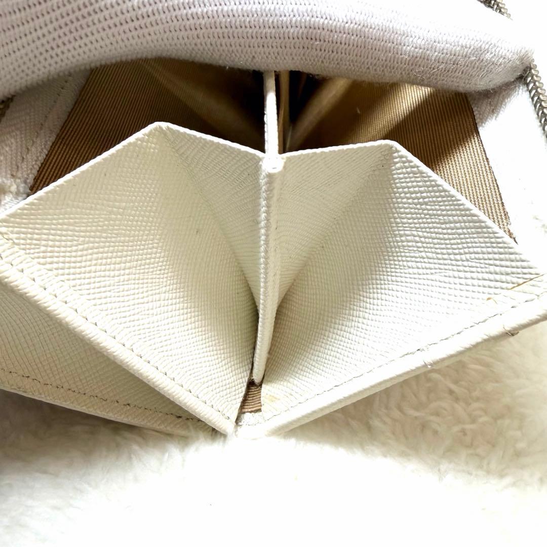 美品　BURBERRY バーバリー 二つ折り財布 ノバチェック ホワイト