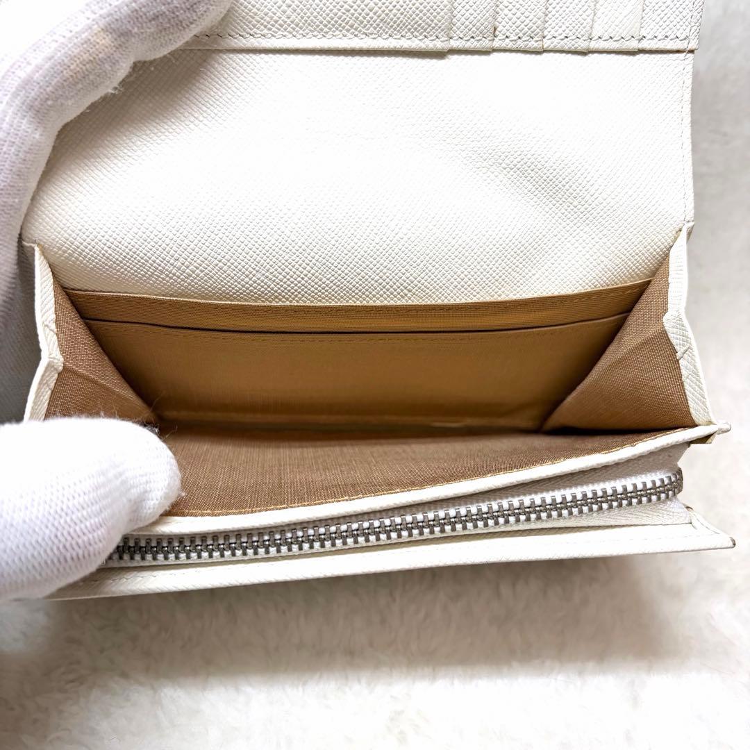 美品　BURBERRY バーバリー 二つ折り財布 ノバチェック ホワイト