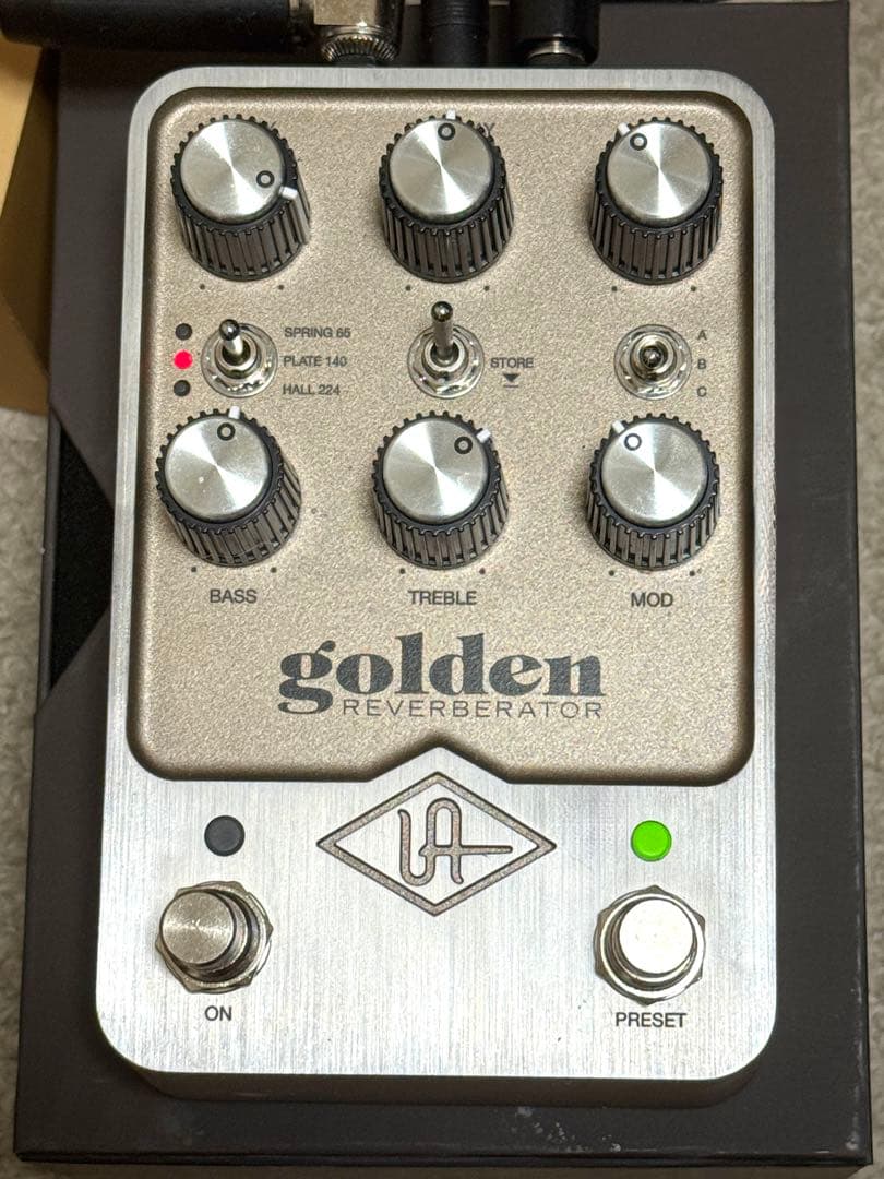 UAFX Golden Reverberator です。