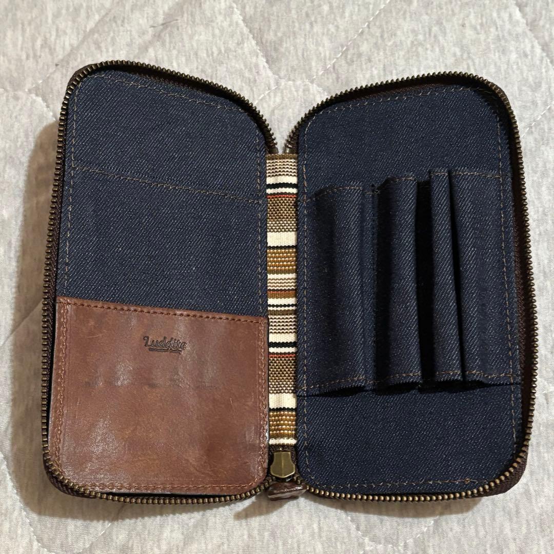 ラダイト ラウンドジップペンケース カフェラテ