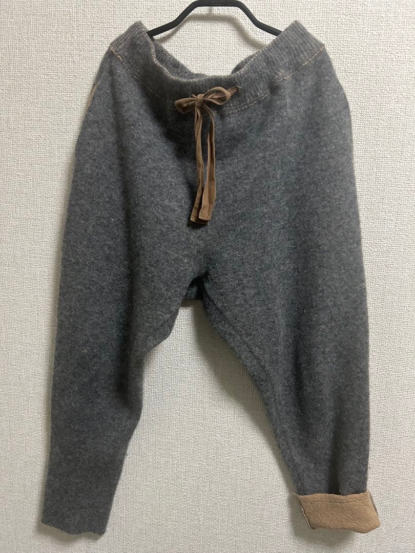 mini perhonen グレー サルエルパンツ