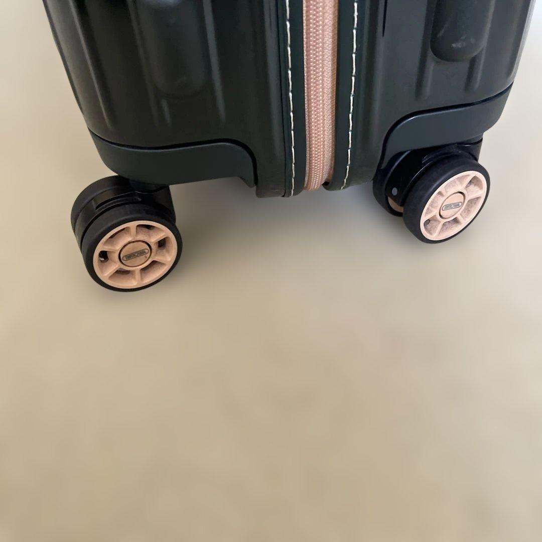 Oちゃん専用　RIMOWA ボサノバ　機内サイズ　グリーン✨希少✨新品