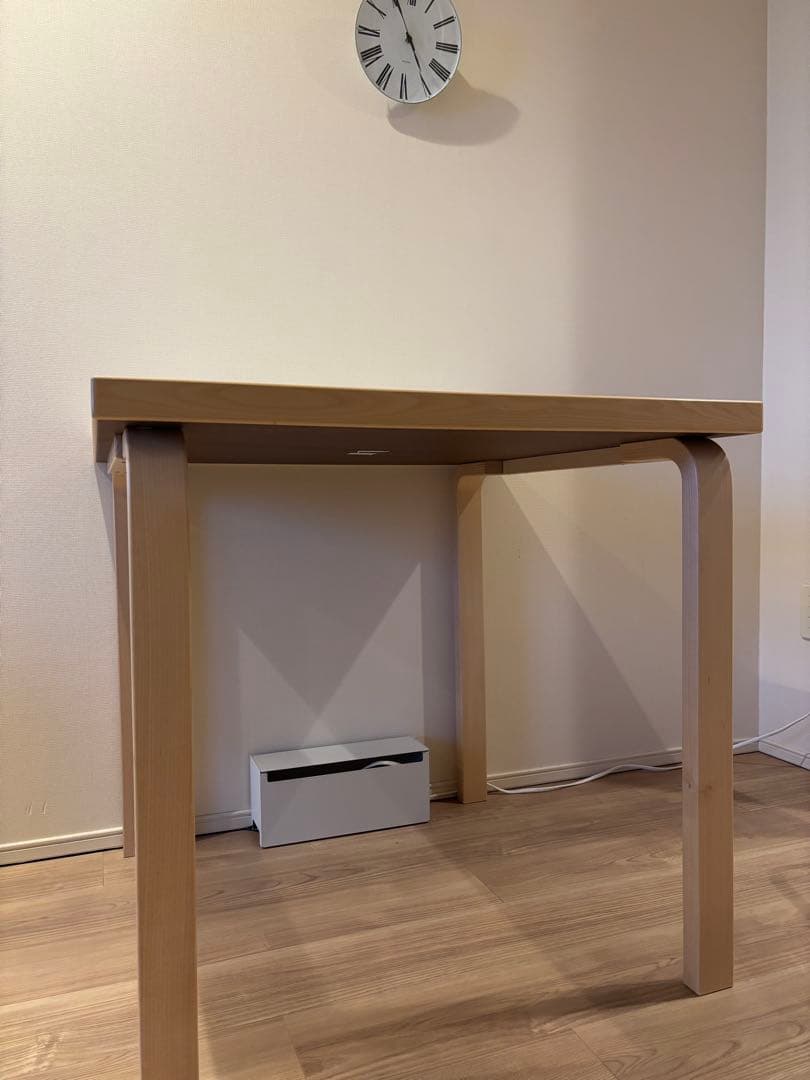 artek アルテック テーブル 81C（75 x 75）ホワイト ラミネート