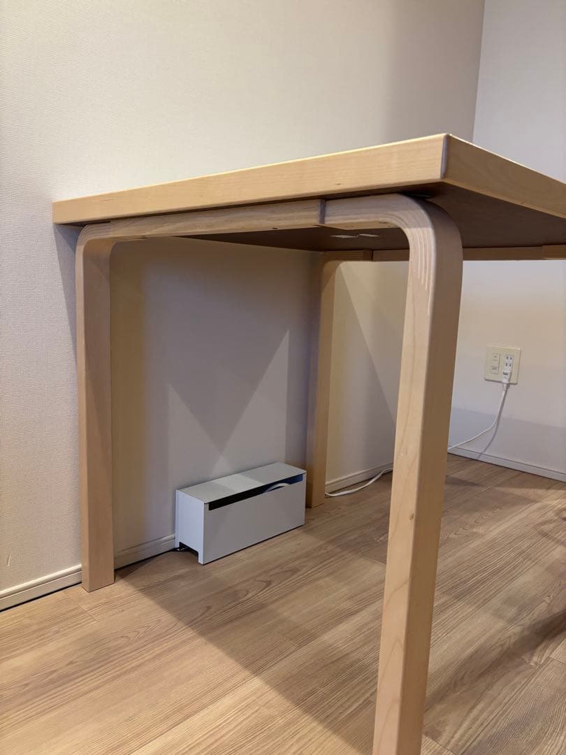 artek アルテック テーブル 81C（75 x 75）ホワイト ラミネート