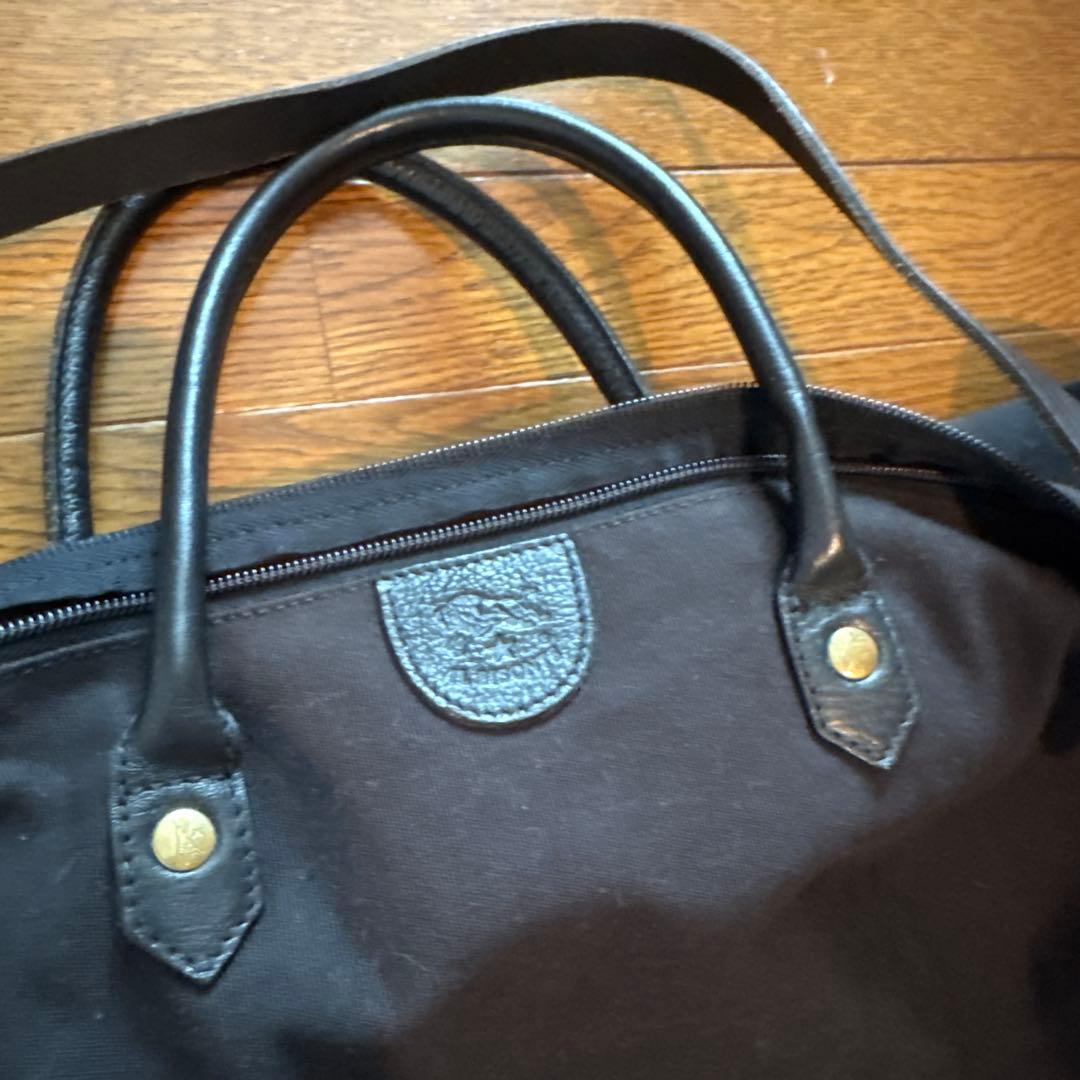 イルビゾンテ　手持ちと肩掛けの2WAY ボストンバッグ　ブラック