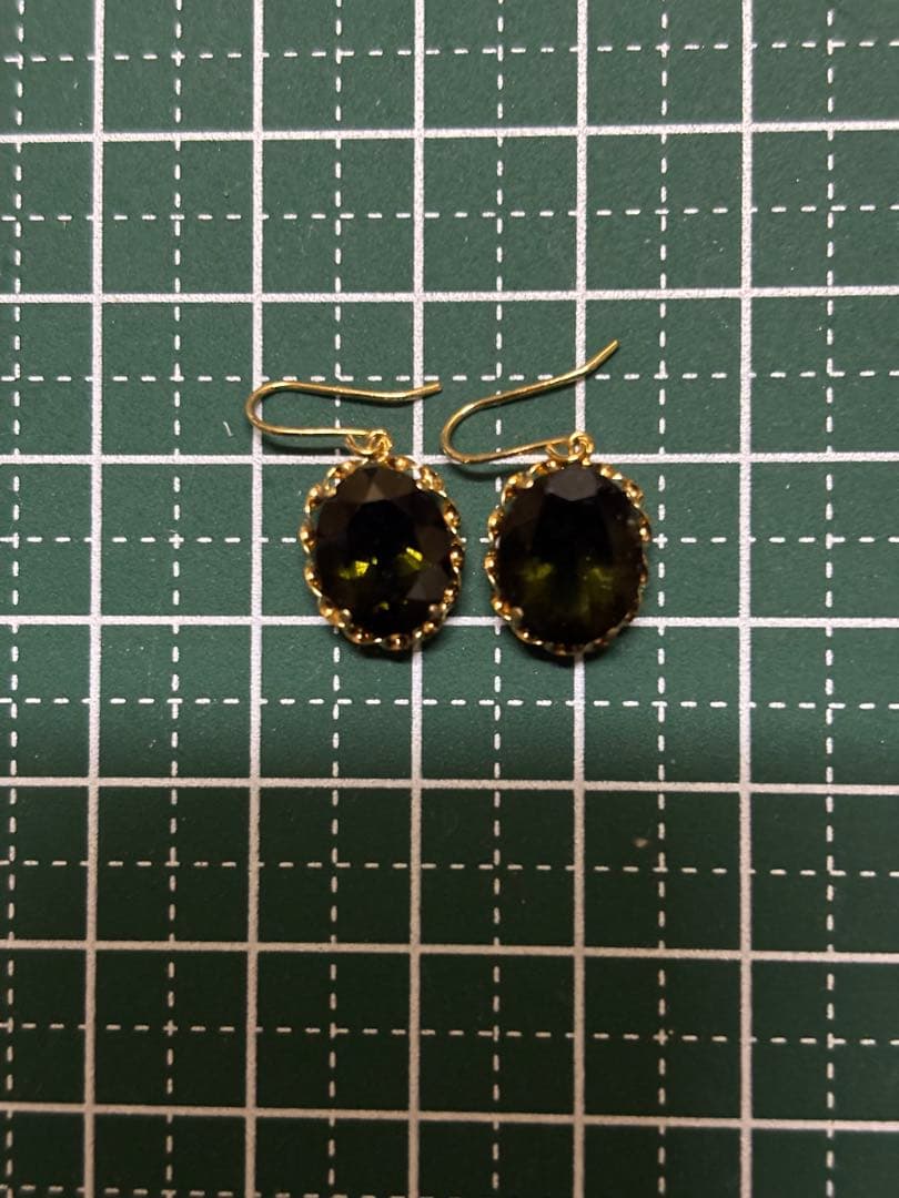 18金 モルダバイト ピアス K18