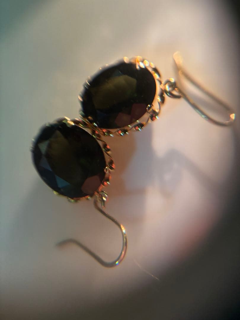 18金 モルダバイト ピアス K18