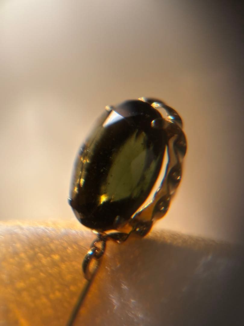 18金 モルダバイト ピアス K18