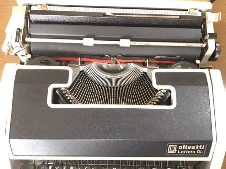 Olivetti 英文タイプライター