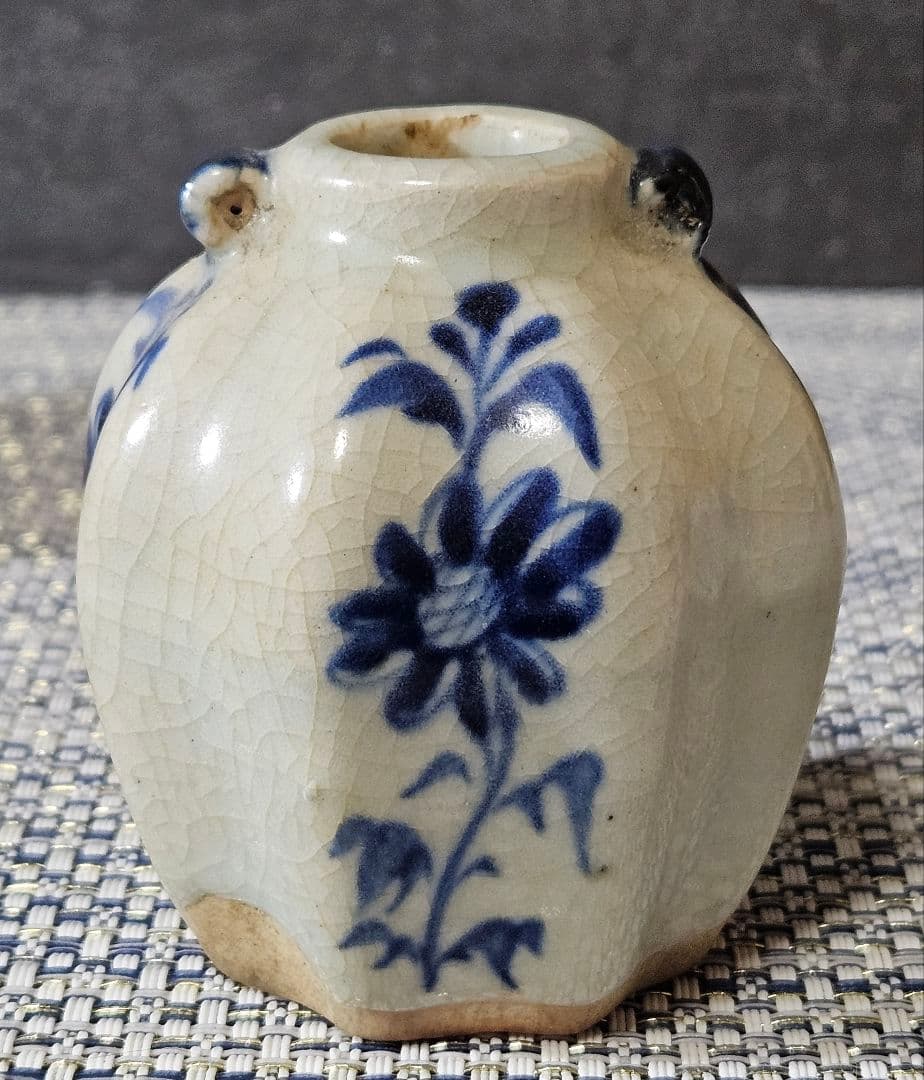 中国古陶磁器　中国古美術　青華　染付 草花の図　八面取り　双耳　花入れ　振り出し