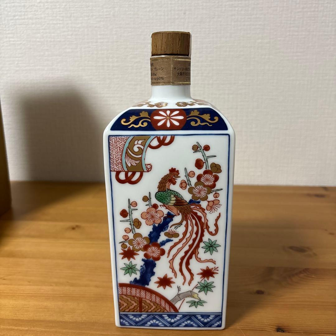 サントリーウイスキー　有田焼 古伊万里手 染錦牡丹鳳凰絵　陶器ボトル　未開封