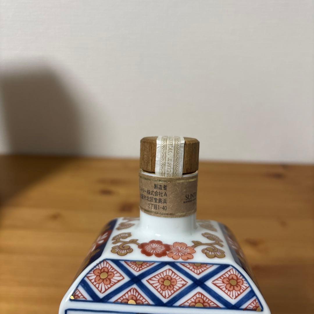 サントリーウイスキー　有田焼 古伊万里手 染錦牡丹鳳凰絵　陶器ボトル　未開封