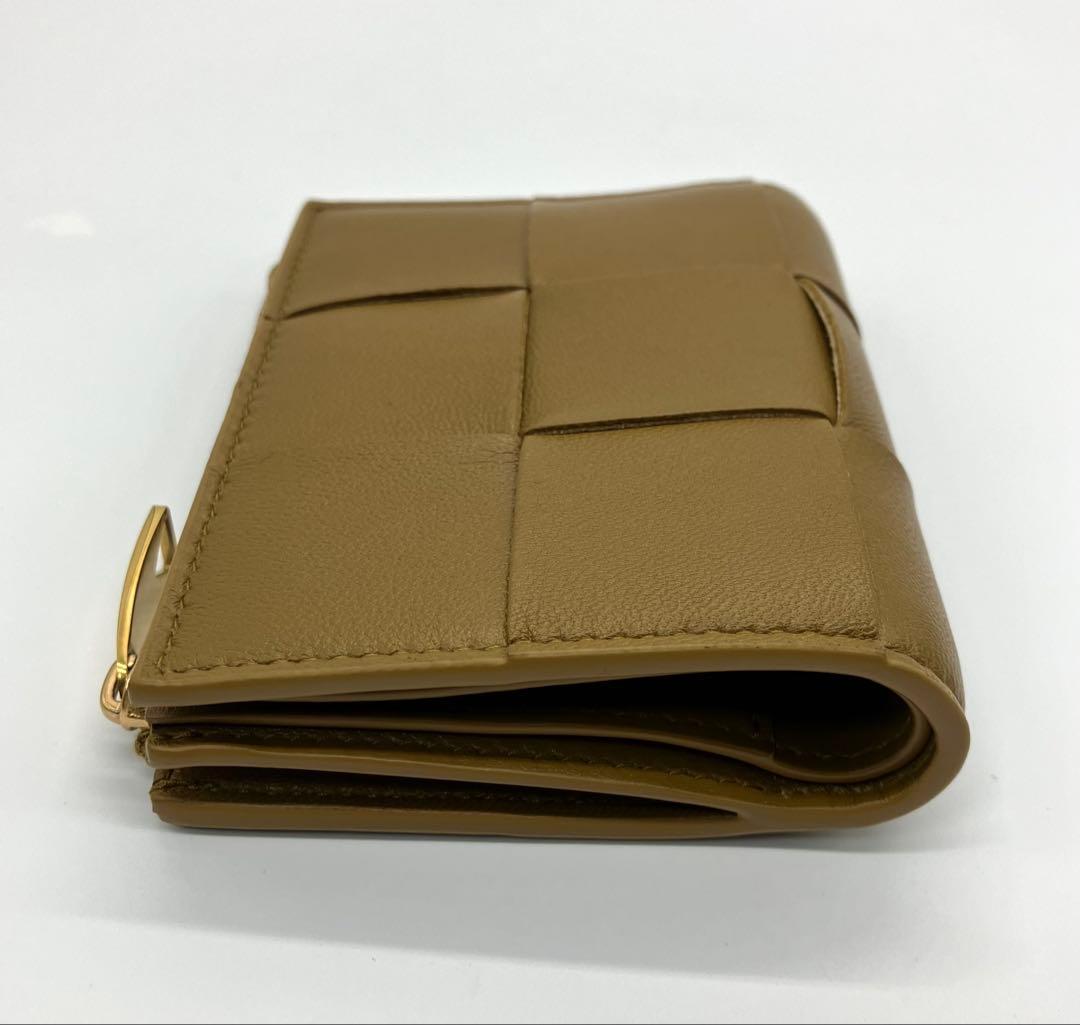 ⭐️新型 極美品 ボッテガ ヴェネタ カセット 二つ折り財布 キャメル ブラウン